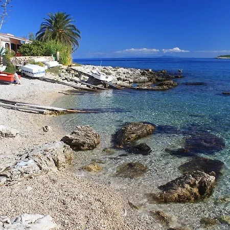 Apartment By The Sea Milna, - 8896 *