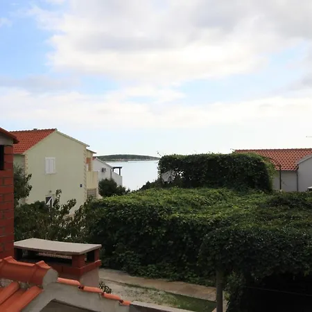 By The Sea Milna, - 8896 Vis