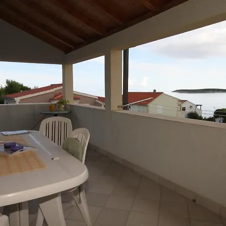 Apartment By The Sea Milna, - 8896 *