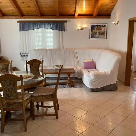Apartment By The Sea Milna, - 8896 *