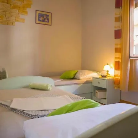 Apartment By The Sea Milna, - 8896 Vis
