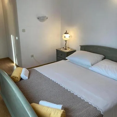 By The Sea Milna, - 8896 Apartment Vis